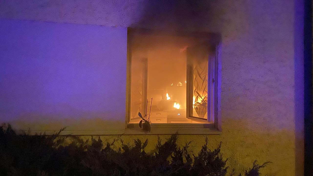 Arlesheim BL, 24. Dezember: Weil sich Öl entzündet, muss die Feuerwehr einen Küchenbrand löschen. Verletzt wird niemand.