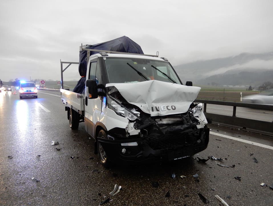 A1 bei Oberbipp BE, 16.Dezember: Bei einer Auffahrkollision mit vier beteiligten Fahrzeugen wurde eine Person leicht verletzt.