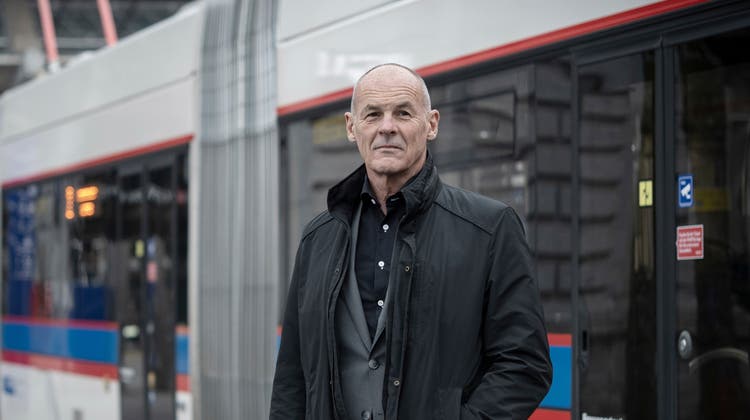 Renzo Simoni, der neue VR-Präsident der Verkehrsbetriebe Luzern (VBL), auf dem Busbahnhof beim Torbogen in Luzern. (Bild: Pius Amrein (4. Dezember 2020))