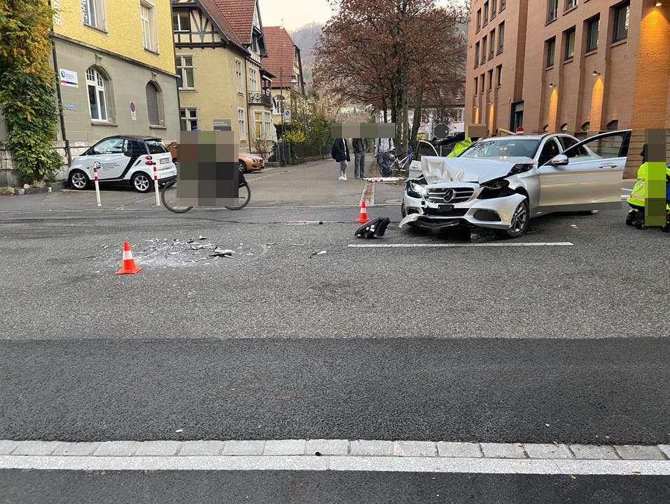 Baden AG, 18. November: Ein 91-jähriger Autofahrer verwechselt das Gas- und Bremspedal und prallt in einen Linienbus.