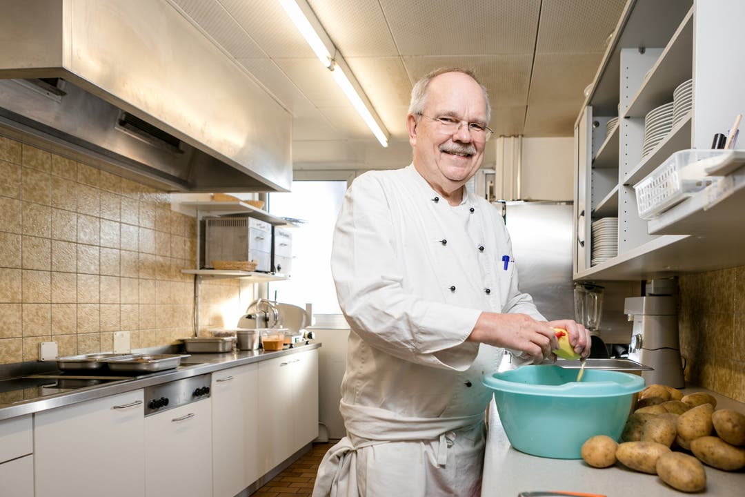 Leuggern, 7. Dezember: Siegfried Rossal, laut «Gault Millau», «die Legende der Aargauer Gastronomie», verlässt das Sportcenter und tritt den Ruhestand an.