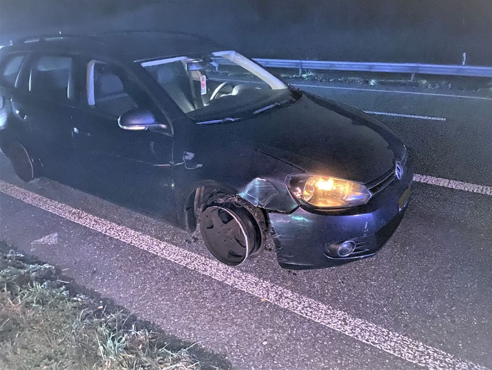 Suhr AG, 1. Januar: Die Kantonspolizei stoppte am Neujahrsmorgen einen alkoholisierten Autofahrer. Der 43-jährige Kroate war mit seinem beschädigten Auto auf der Autobahn A1 aufgefallen. (...) 
