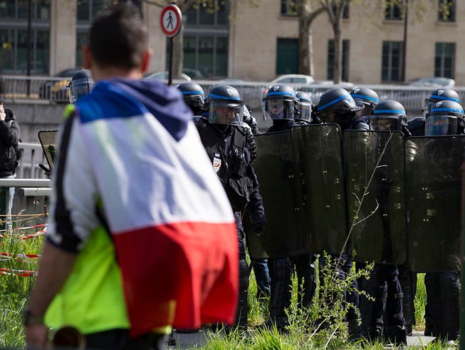 Erneut haben am Samstag «Gelbwesten» in Frankreich demonstriert. Sie fordern unter anderem bessere Anstellungsbedingungen und ein Ende der Polizeigewalt.