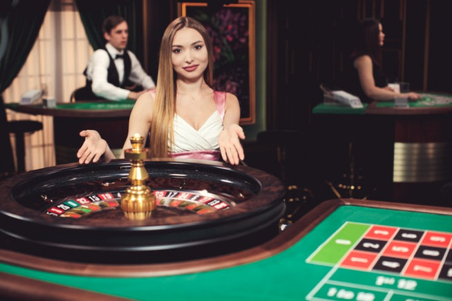 Beim Live-Casino interagieren die Spieler mit echten Croupiers, die aus einem Studio live gestreamt werden. Im Bild: Das Live-Roulette des Schweizer Online-Casinos mycasino.ch. obs/Grand Casino Luzern AG