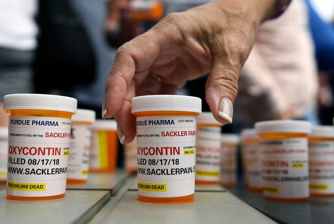 400'000 Tote hat die Opioid-Krise in den USA gefordert. Sie nahm ihren Anfang mit der Verschreibung des Sackler-Produkts Oxycontin .