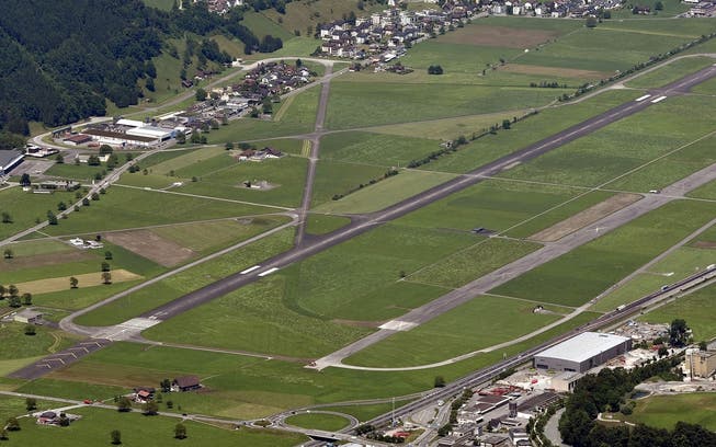 Luftaufnahme des Flugplatzes Buochs.