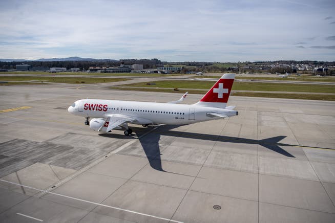Ein Flugzeug der Swiss am Flughafen in Zürich. 