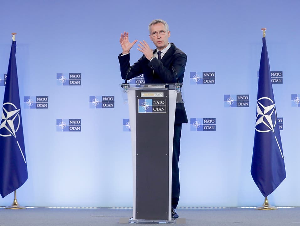 Vor dem Hintergrund der sich zuspitzenden militärischen Konfrontation zwischen der Türkei und den syrischen Regierungstruppen in Idlib hat die Nato ihre Solidarität mit Ankara bekräftigt. Das erklärte Nato-Generalsekretär Jens Stoltenberg in Brüssel.