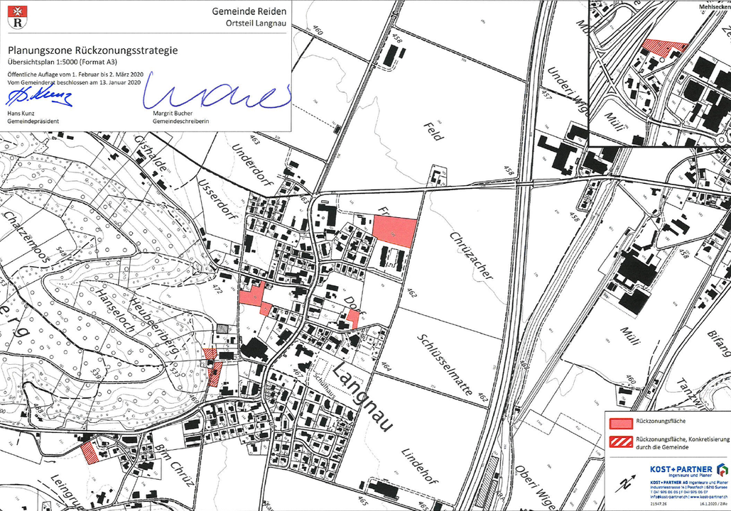 Ortsteil Langnau: Die ganz roten Zonen sollen eindeutig in die Landwirtschaftszone rückgezont werden. Rot schraffiert heisst, es besteht auch die Möglichkeit einer Einteilung in die Grünzone.