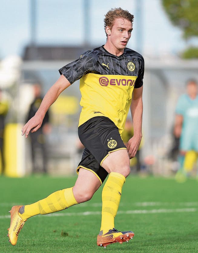 Der Chamer Bradley Fink im Dress von Borussia Dortmund.
