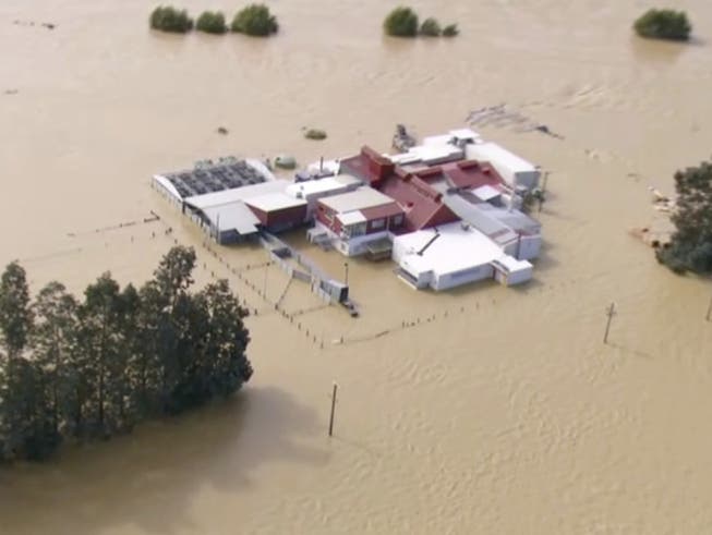 Wegen Überschwemmungen wie hier in Gore müssen in Neuseeland tausende Menschen ihre Häuser verlassen.