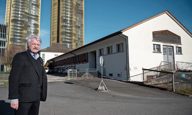 Stadtschützenpräsident Renato Steffen vor dem Gebäude der alten Allmend-Schiessanlage.