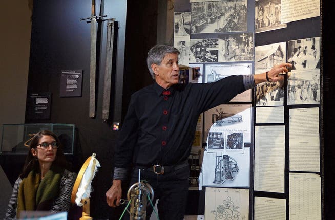 Stickermeister Erwin Tobler liess im Historischen Museum die Stickereigeschichte aufleben.