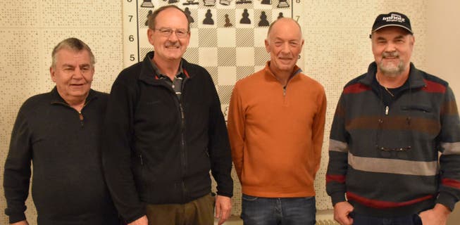 Othmar Flecklin, Kurt Bissig, Albert Inderbitzin und Bernhard Epp (von links) freuen sich über den Sieg.