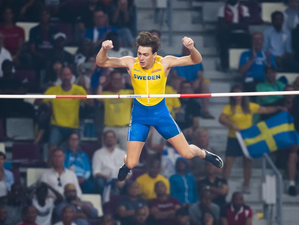 Armand Duplantis, im Bild an der WM in Doha, ist der neue Weltrekordhalter im Stabhochsprung