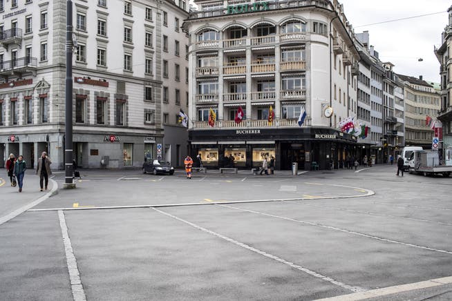 Keine Reisecars am Schwanenplatz: Ersten Hotels sowie Uhren- und Busfirmen geht nun die Arbeit aus. 