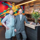 Küchenchef Markus Schenk und Gastgeber Benjamin Gilly im neuen «Corso». (Bild: Urs Bucher)
