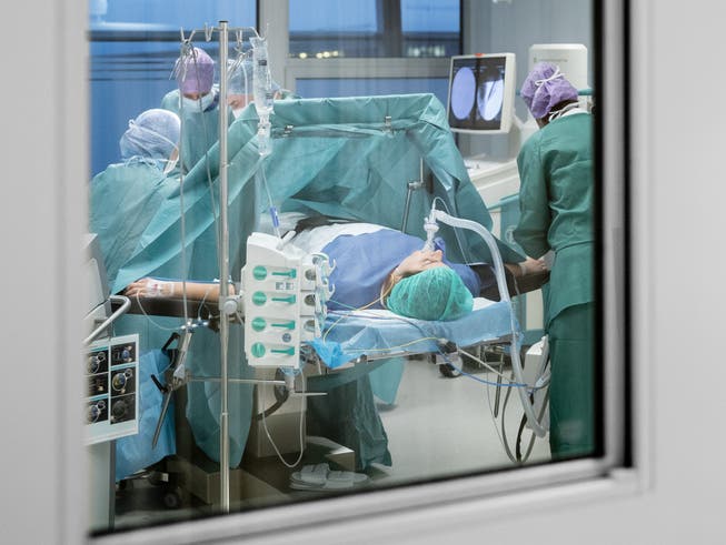 Bis auf Weiteres wird am Luzerner Kantonsspital nur noch in Notfällen operiert.