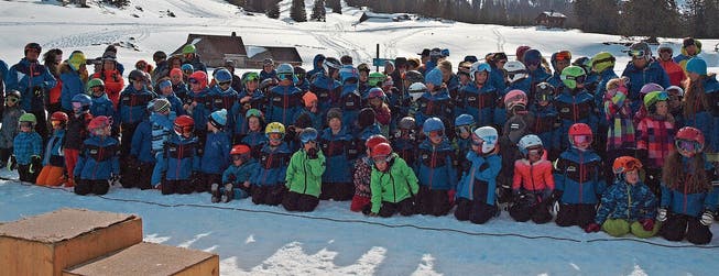 Die Mitgliederzahl des Schneesportvereins hat sich bei 700 eingependelt. Ein Teil davon feierte am Sonntag ein «Fest auf dem Berg».