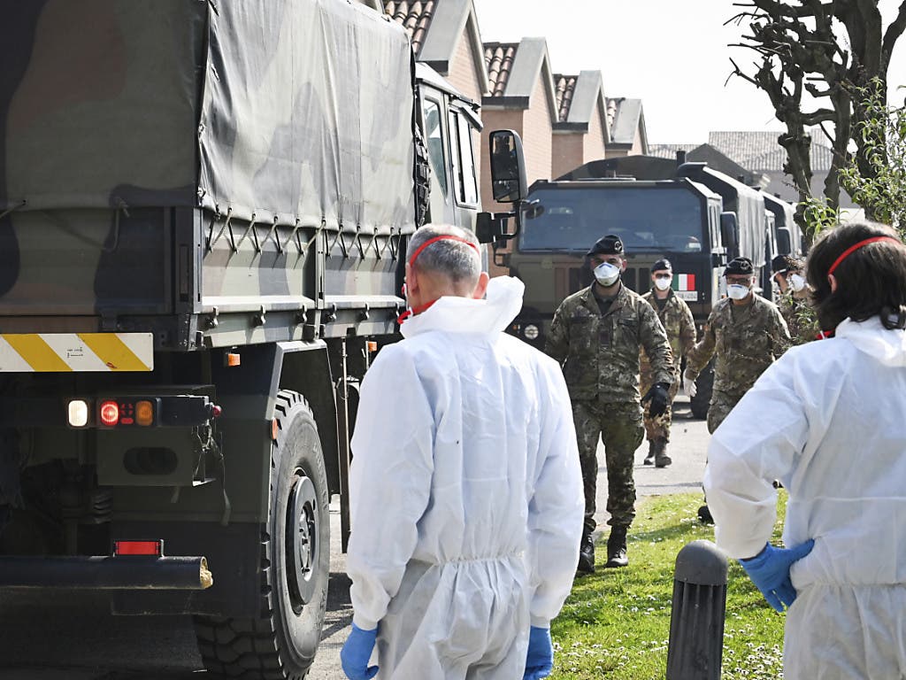 Помочь италии. Поддержка спецоперации на Украине. Наши военные медики вылетели на помощь Италии. Связисты на Украине. Помощь из Италии.