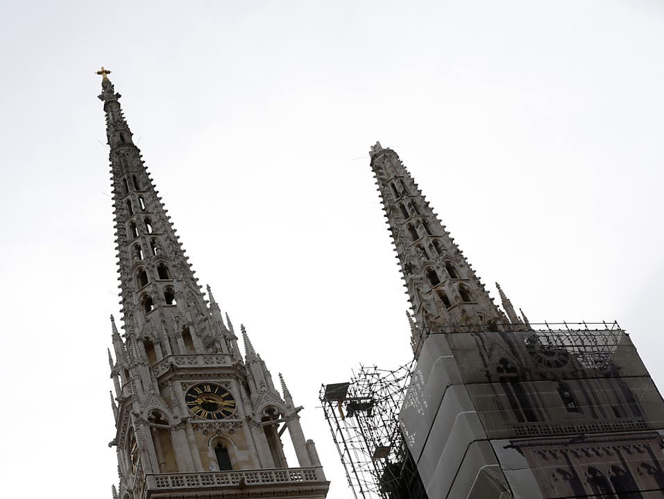 Ein Turm der Kathedrale von Zagreb wurde bei einem Erdbeben beschädigt.