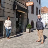 «Vadian»-Hotelleiterin Barbara Ras Wechsler (links) und Donat Wick, Gesamtleiter der «Herberge zur Heimat». (Bild: Nik Roth)