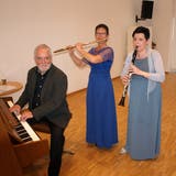 Sie präsentierten Kaffeehausmusik vom Feinsten (von links):  David Sonder, Verena Kesseli und Olivia Rava. (Bild: Kurt Liembd (Stansstad, 8. März 2020))