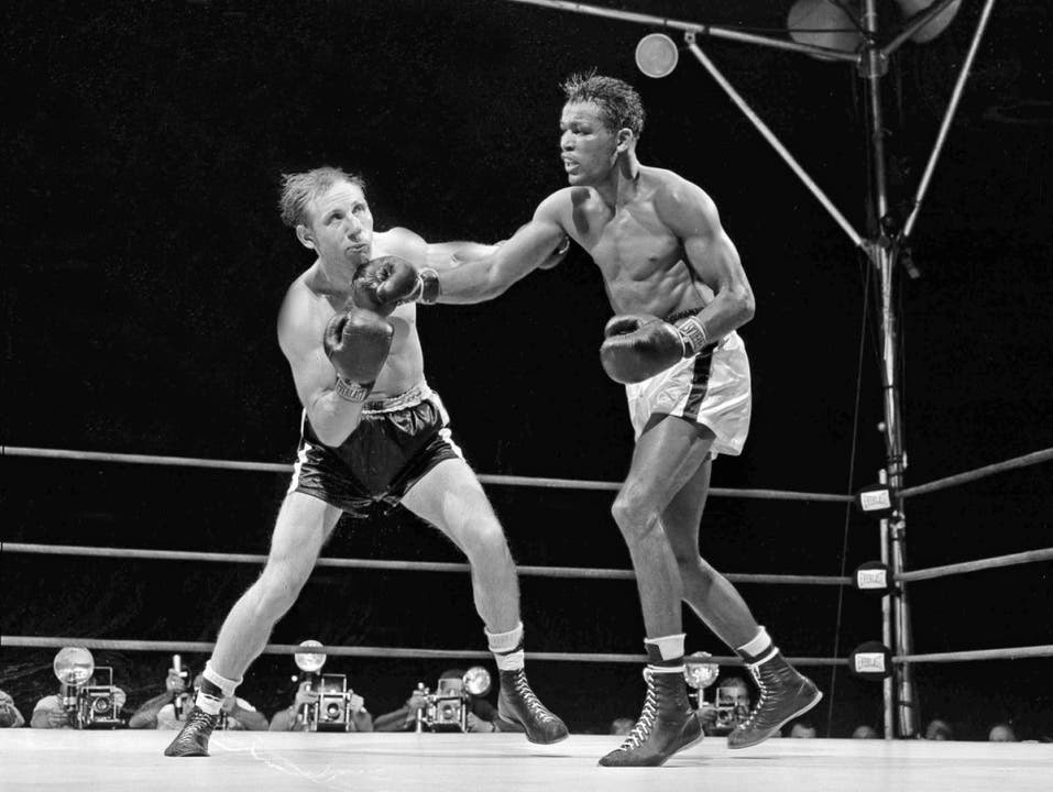 Sugar Ray Robinson (rechts) wurde als Künstler im Ring betitelt. Dieser technisch extrem beschlagene Boxer von grosser Eleganz, wurde in den Vierziger- und Fünfzigerjahren gerade auch für die afroamerikanische Jugend zum Idol und Vorbild