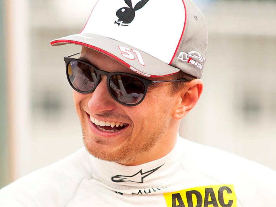 DTM-Fahrer Nico Müller beteiligte sich mit seinen Rennschuhen an der Versteigerung