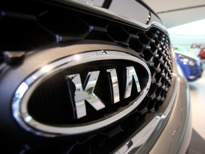 Der südkoreanische Autokonzern Kia Motors legt seine Produktion in drei Fabriken vorübergehend still. Die Coronakrise hat die Verkäufe in Europa und den USA gebremst. (Archivbild).