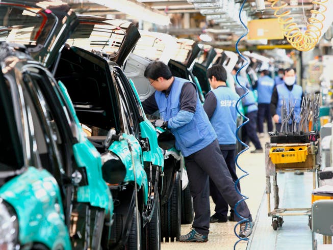 Als erste Autofabrik in Tschechien hat Hyundai nach mehr als drei Wochen Corona-Pause den Betrieb wieder aufgenommen.