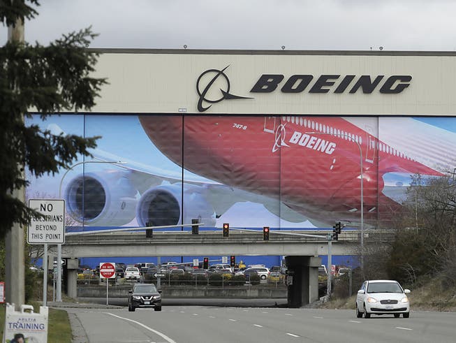 Der Boeing-Konzern hat angekündigt, die Produktion in einigen Werken wieder hochfahren zu wollen - die Börsianer honorieren dies mit einem steigenden Aktienkurs.