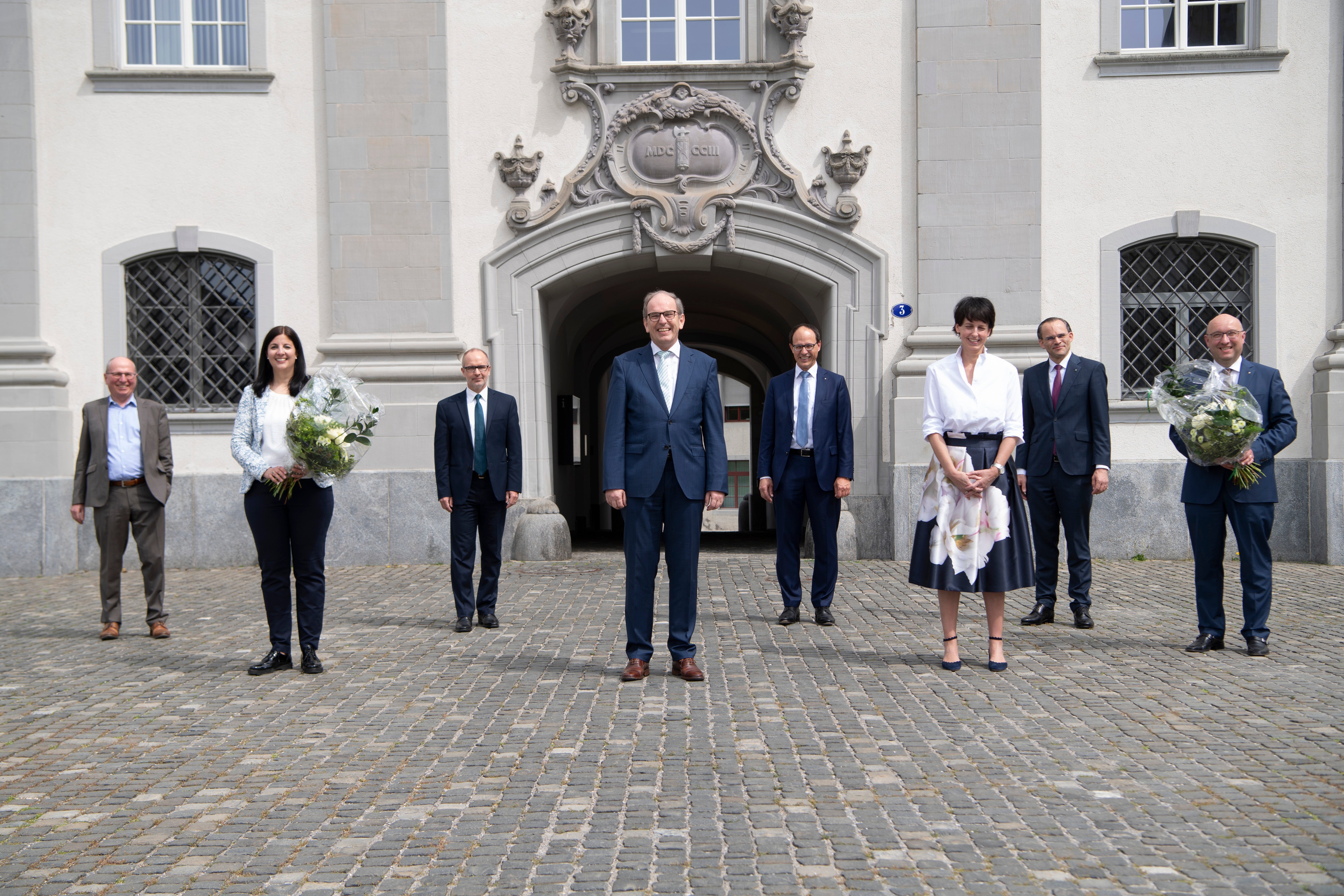 Bildstrecke - Gratulationen Zum Wahlsieg Per Ellenbogen: Der Zweite ...