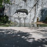 Erst 2021 dürfte es beim Luzerner Löwendenkmal wieder von Touristen wimmeln. (Bild: Boris Bürgisser (18. April 2020))