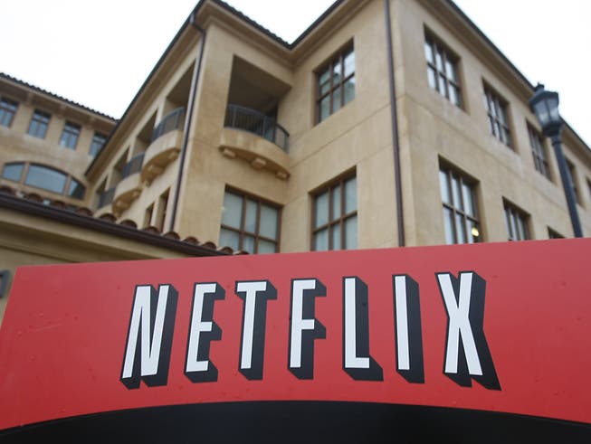 Der Aufruf, wegen des Coronavirus zu Hause zu bleiben, hat dem US-Konzern Netflix zahlreiche neue Kunden beschert.