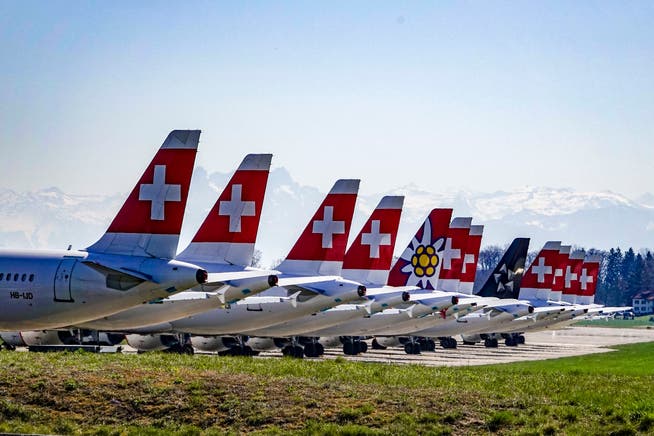 Die Swiss hat den Flugverkehr praktisch eingestellt. Auf dem Flughafen Dübendorf wurden einige Flugzeuge abgestellt.