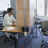 Auch im Kantonsspital Freiburg beraten neuerdings Ärzte ihre Patienten per Videokonferenz. (Bild: KY/Alessandro del Valle)