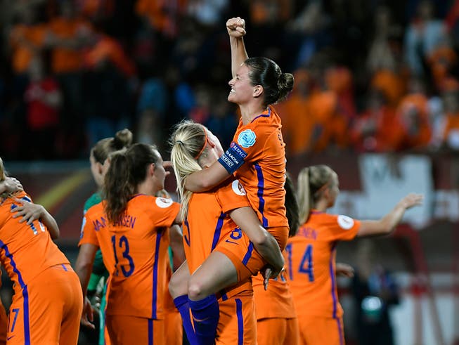 Die niederländische Nationalmannschaft mit Sherida Spitse kann erst 2022 seinen EM-Titel verteidigen