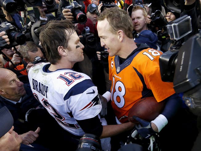 Die beiden Quarterbacks Tom Brady und Peyton Manning messen sich neu auf dem Golfplatz