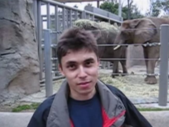 Historisch: Screenshot des allerersten YouTube-Videos. 15 Jahre ist es her, dass YouTube-Mitbegründer Jawed Karim im Zoo von San Diego das erste YouTube-Filmchen aufgenommen hat.