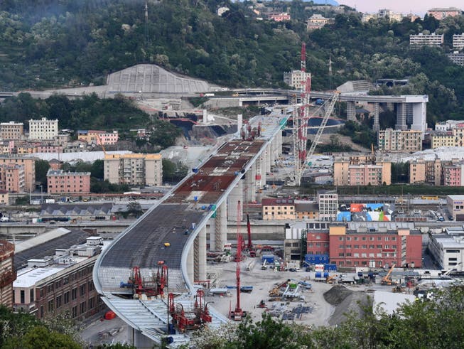 Beim Bau der neuen Brücke von Genua ist ein Meilenstein erreicht. Die Struktur der Autobahnbrücke, die den West- und Ostteil der italienischen Stadt verbindet und 2018 eingestürzt war, ist fertig.