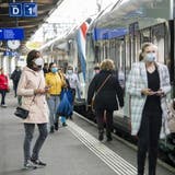 Im öffentlichen Verkehr Abstand halten - sonst Schutzmaske tragen