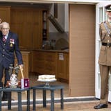 Britischer Spendensammler Captain Tom Moore feiert 100. Geburtstag