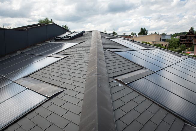 Mit Sonnenkollektoren profitieren Hausbesitzer von der Sonnenenergie.