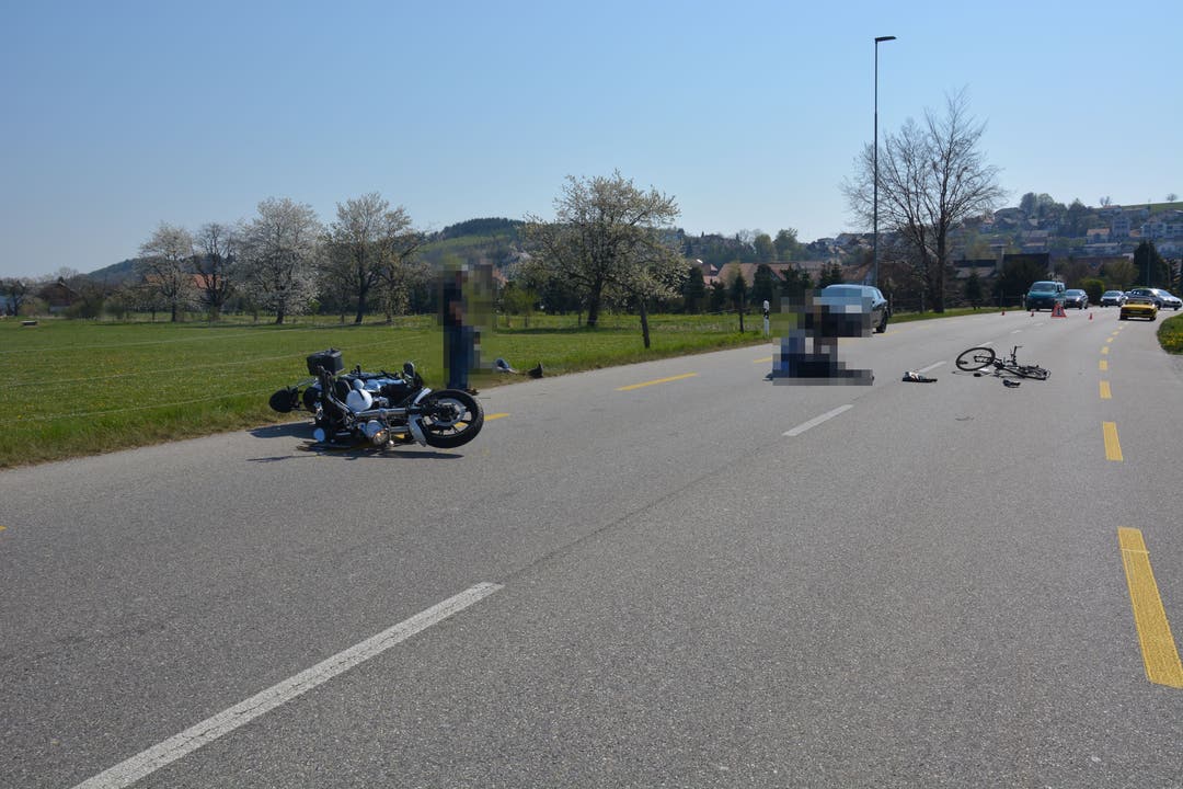 Kestenholz SO, 11. April: Kollision zwischen E-Bike und Motorrad fordert zwei verletzte Personen