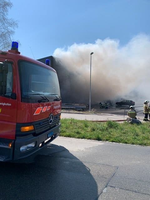 Lüsslingen SO, 25.März: Ein neues Industriegebäude geriet in Brand.