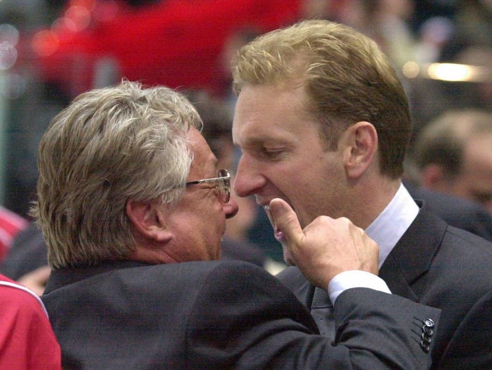 Verbandspräsident Werner Kohler (links) verlängerte nach der WM von St. Petersburg den Vertrag mit Ralph Krueger bis 2006