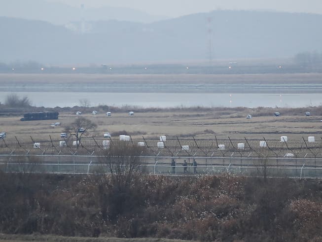 An der Grenze zwischen Nord- und Südkorea ist es zu einem Schusswechsel gekommen.