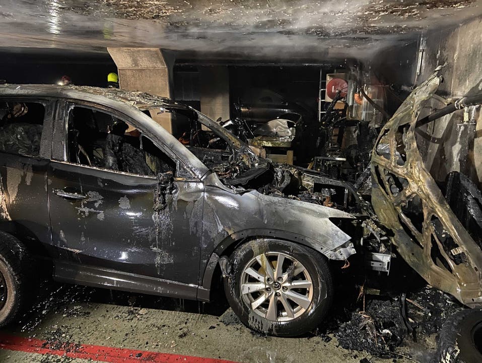 Eiken AG, 14. Mai: Ein Mazda fängt in einer Mehrfamilienhaus-Tiefgarage Feuer. (...)