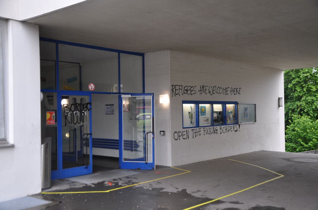 Olten, 15. Mai: Unbekannte hinterlassen Sprayereien am Schulhaus Frohheim.